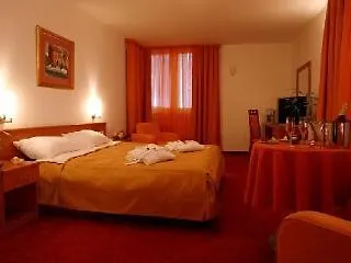 Rotondo Hotel Donji Seget
