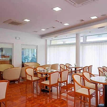 Otel Rotondo Donji Seget