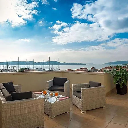 Otel Rotondo Donji Seget