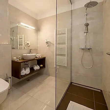 Rotondo Otel Donji Seget