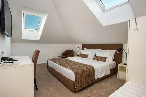 罗通多酒店 酒店